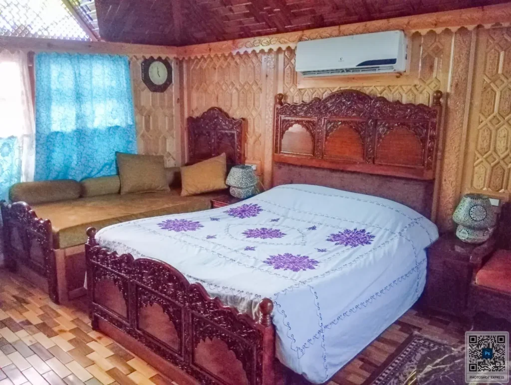 dal lake houseboat room7
