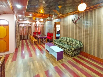 Srenagar hotel room1