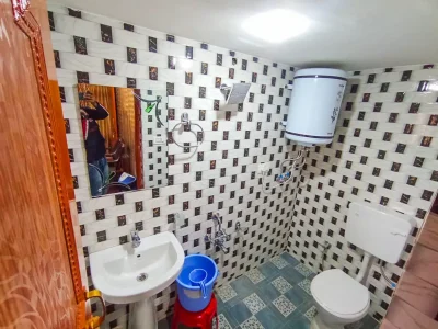 Srenagar hotel room13