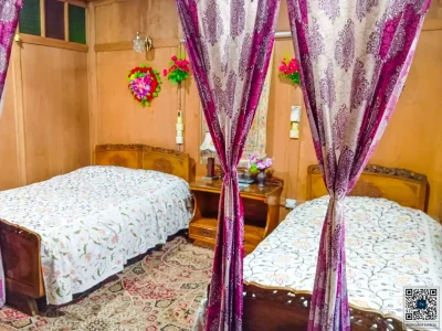 dal lake houseboat room20