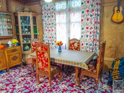 dal lake houseboat room14