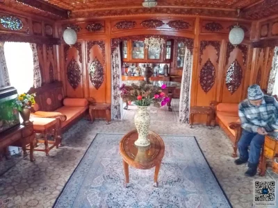 dal lake houseboat room9