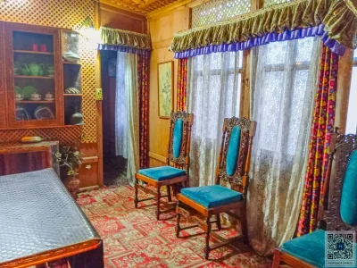 dal lake houseboat room4